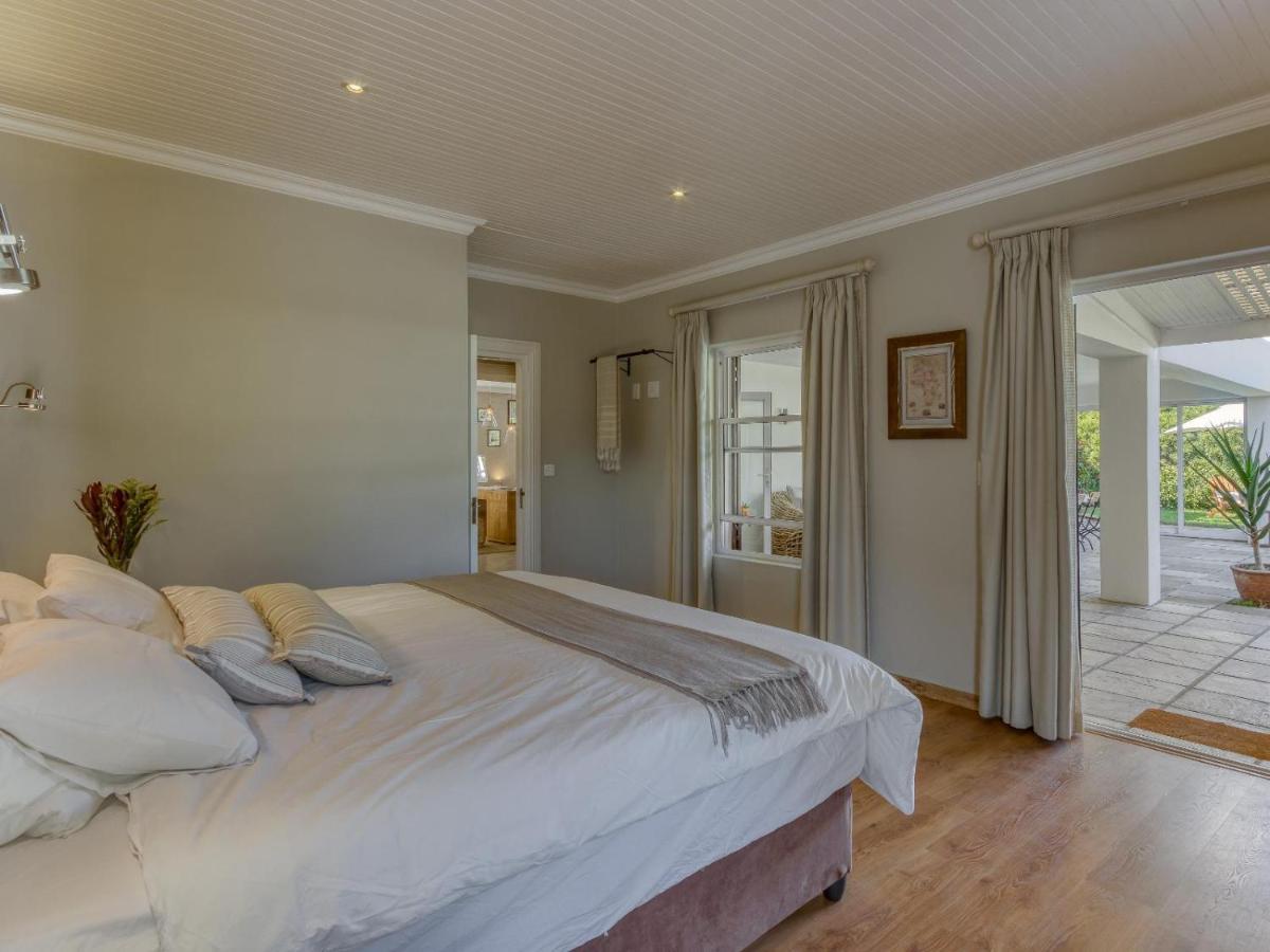 Explorer Guesthouse Somerset West Exterior photo